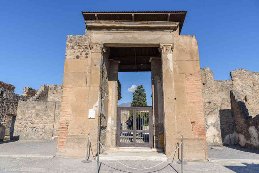077 - Italia - Pompeya - parque arqueológico de Pompeya - Casa del Fauno.jpg
